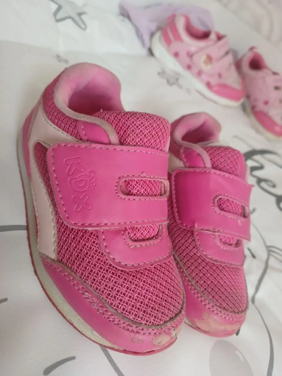 Отдам 2 пары за шоколадку Милка - Одежда в Хабаровск