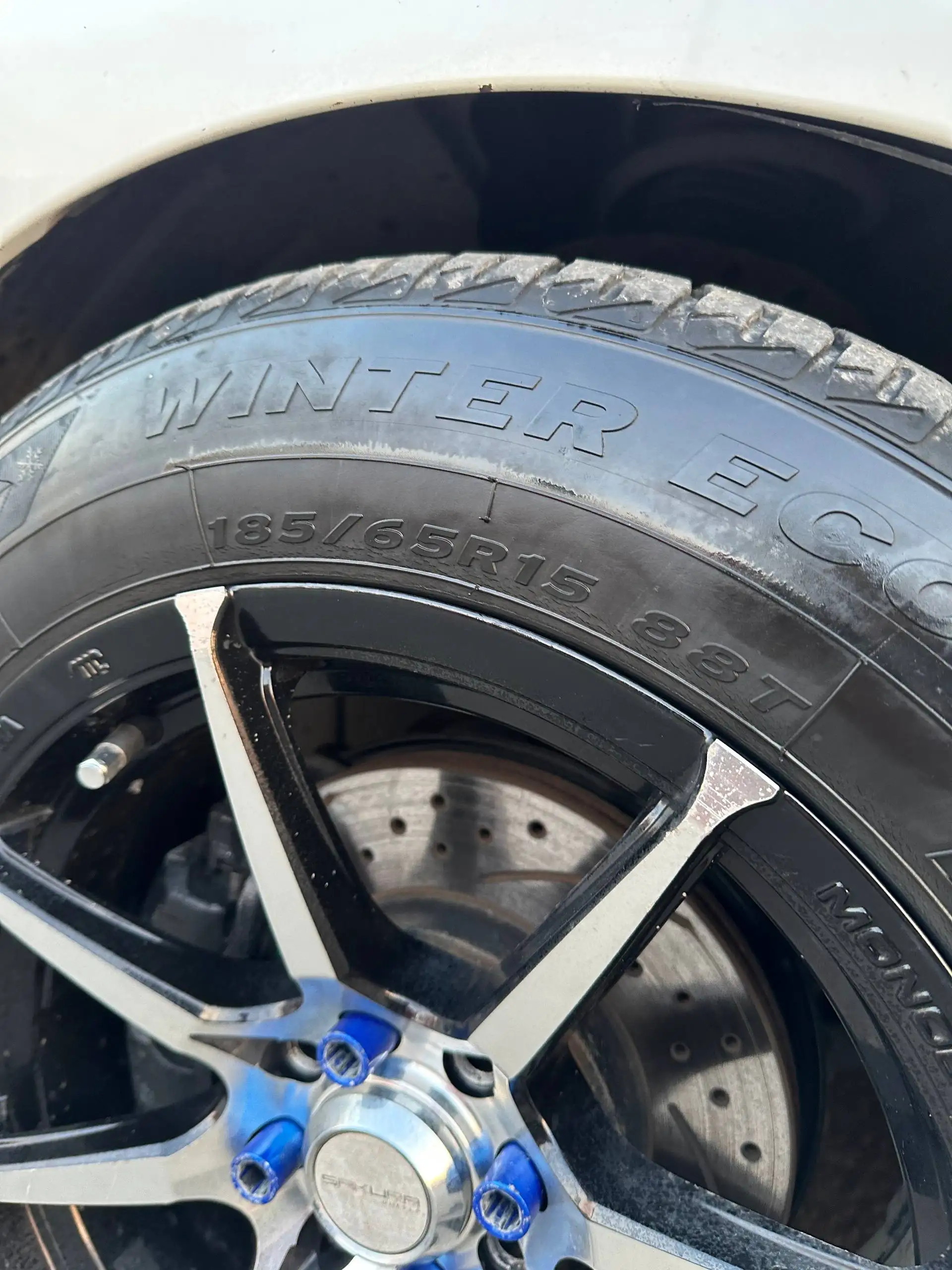 Продам колеса R15 с зимней резиной - Колеса и диски (Запчасти) в Хабаровск