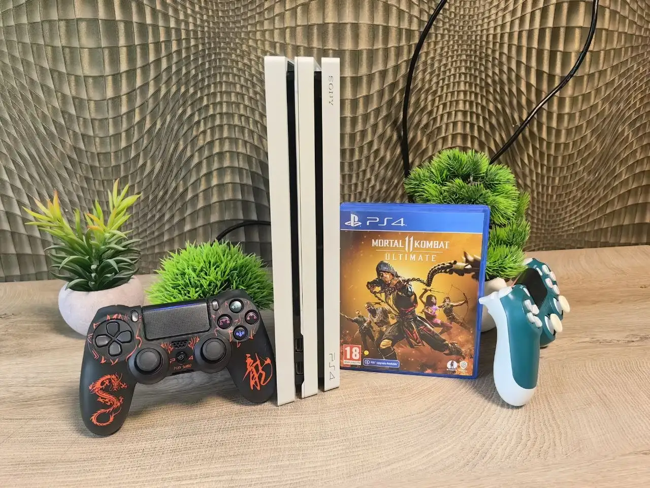 Sony PlayStation 4 PRO в отличном состоянии - Игровые приставки (Электроника) в Хабаровск