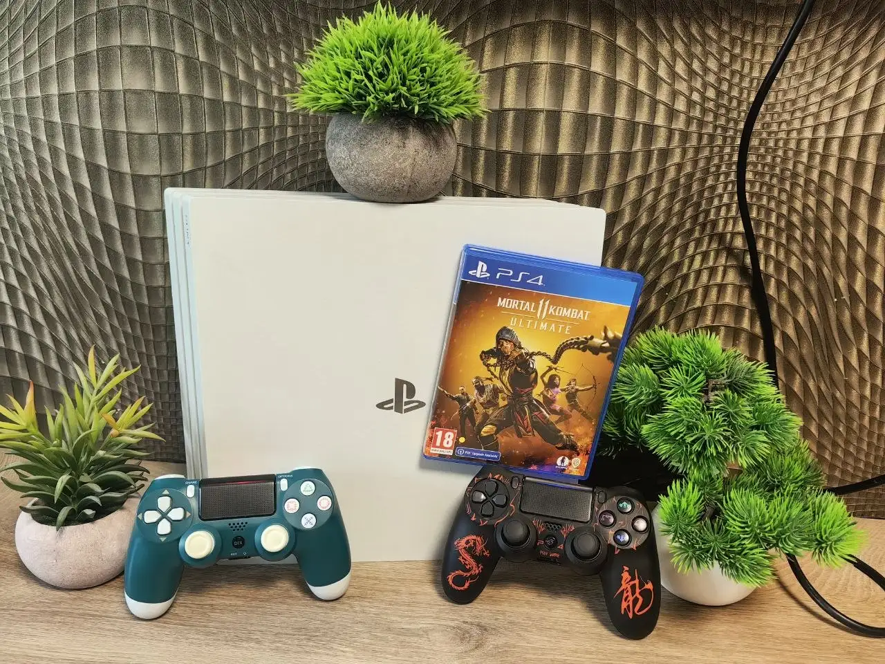 Sony PlayStation 4 PRO в отличном состоянии - Игровые приставки (Электроника) в Хабаровск