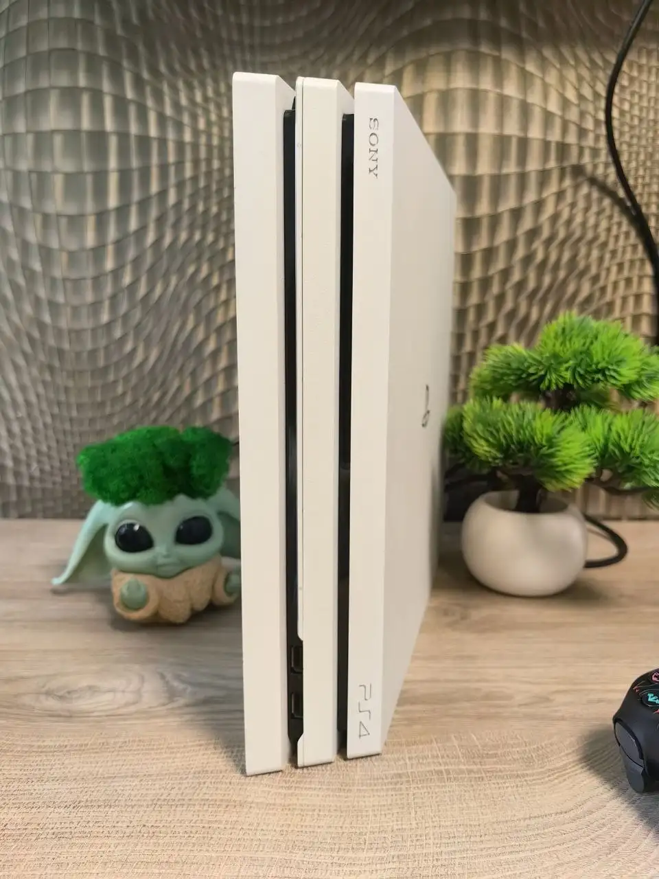 Sony PlayStation 4 PRO в отличном состоянии - Игровые приставки (Электроника) в Хабаровск