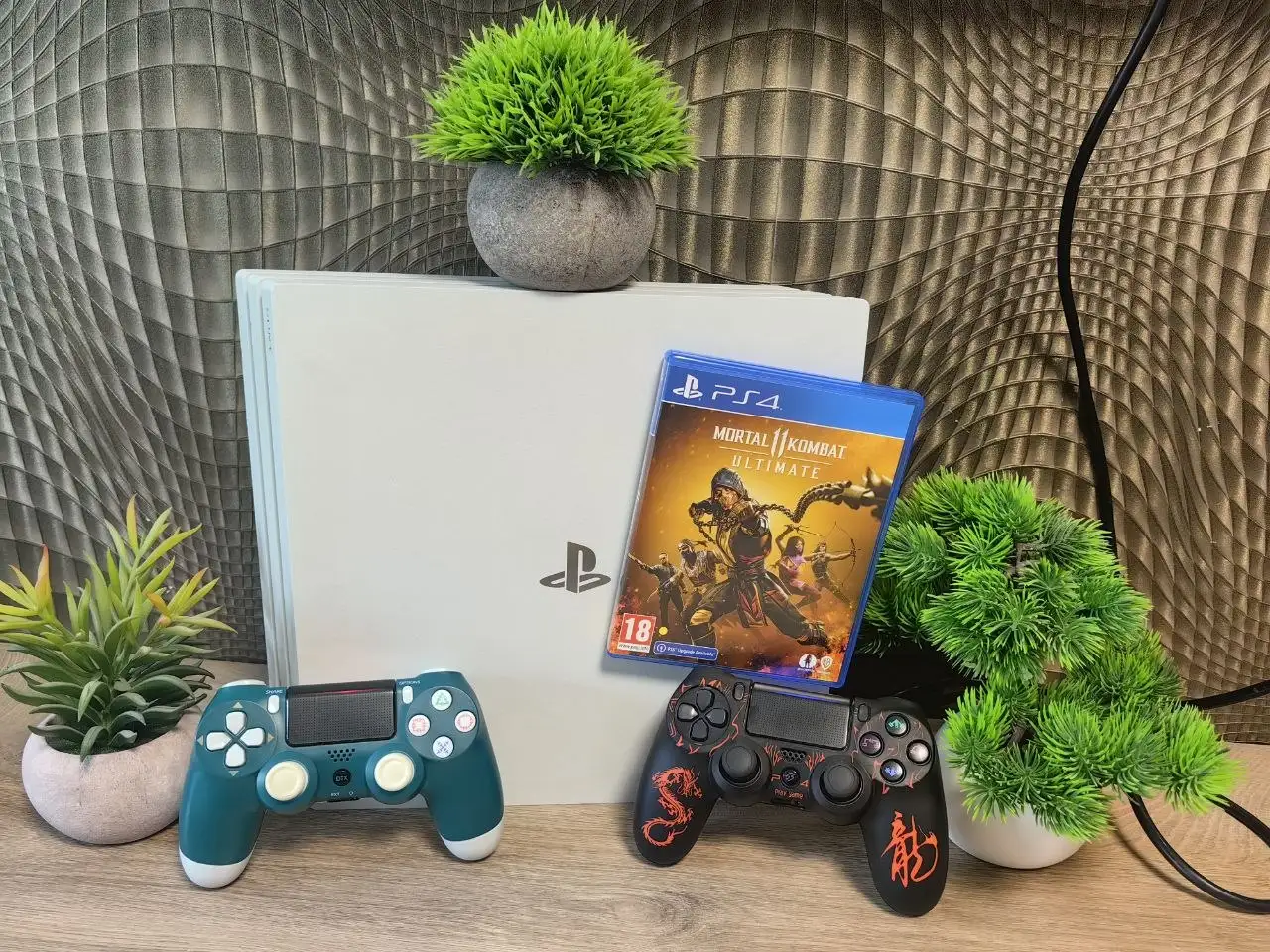 Sony PlayStation 4 PRO в отличном состоянии - Игровые приставки (Электроника) в Хабаровск