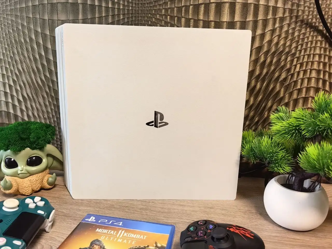 Sony PlayStation 4 PRO в отличном состоянии - Игровые приставки (Электроника) в Хабаровск