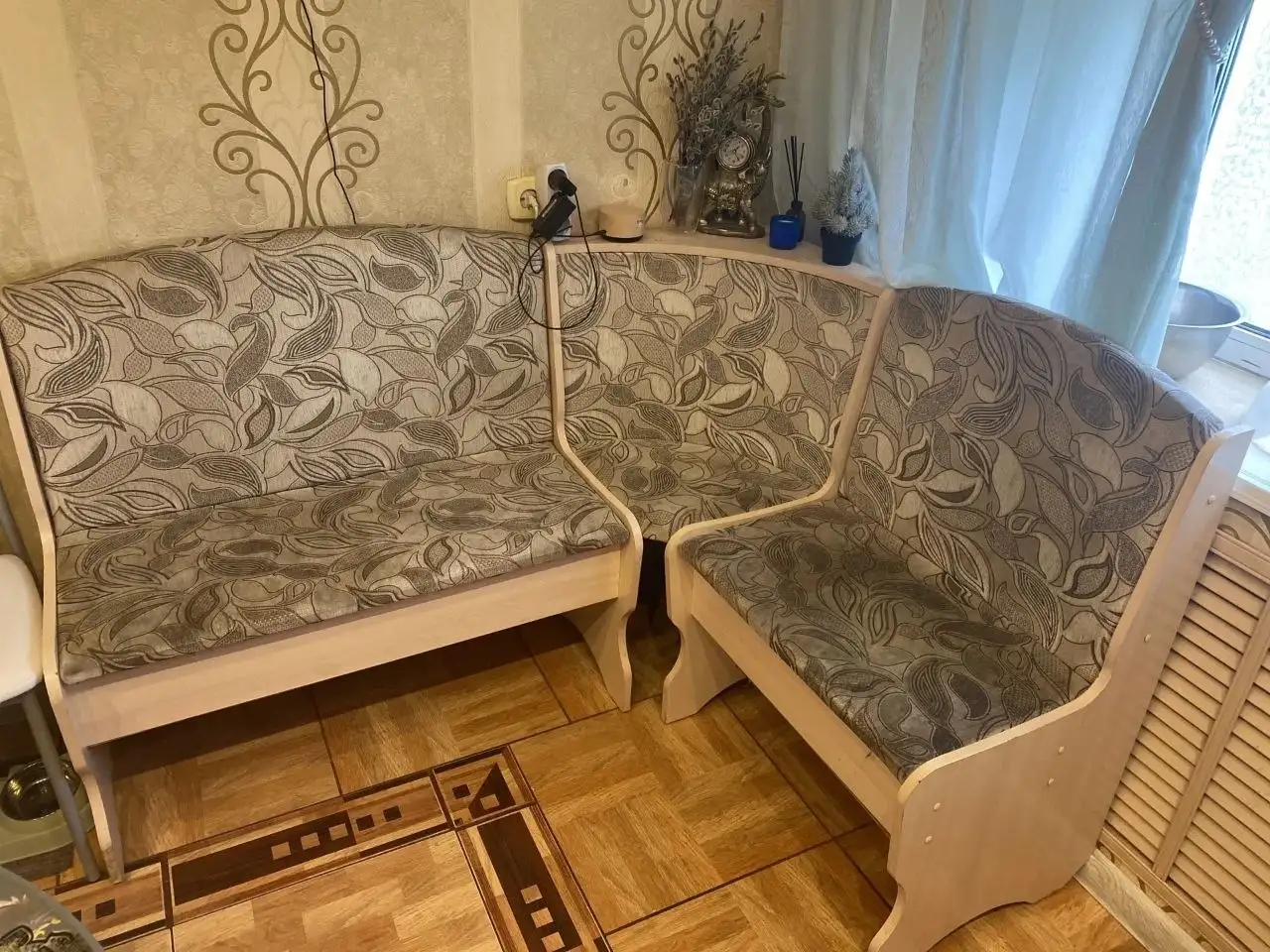 Продажа мебели: кровать, тумбочки, шкаф, кухонный уголок - Мебель (Для дома и дачи) в Хабаровск