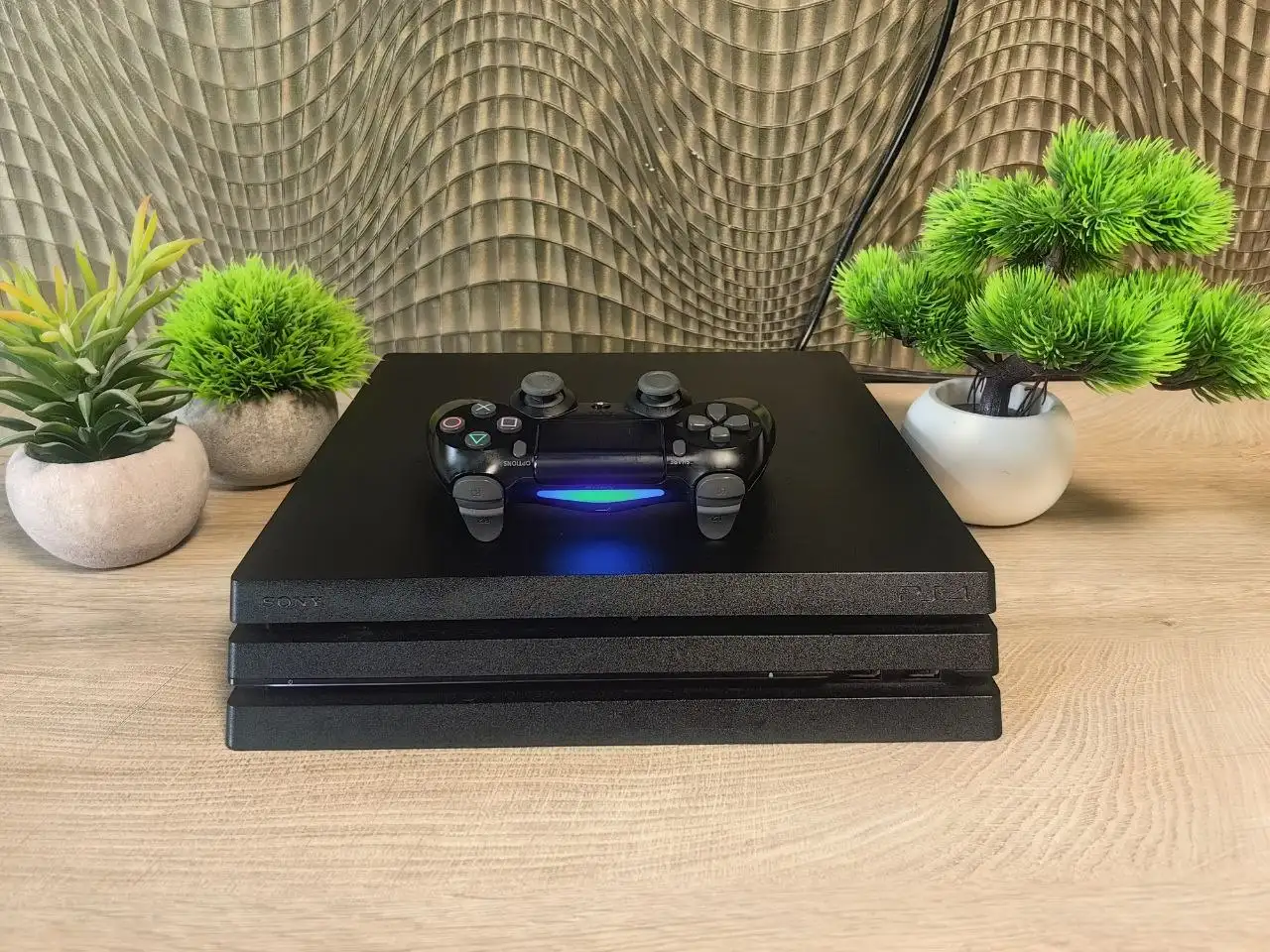 PlayStation 4 PRO - Игровые консоли (Электроника) в Хабаровск