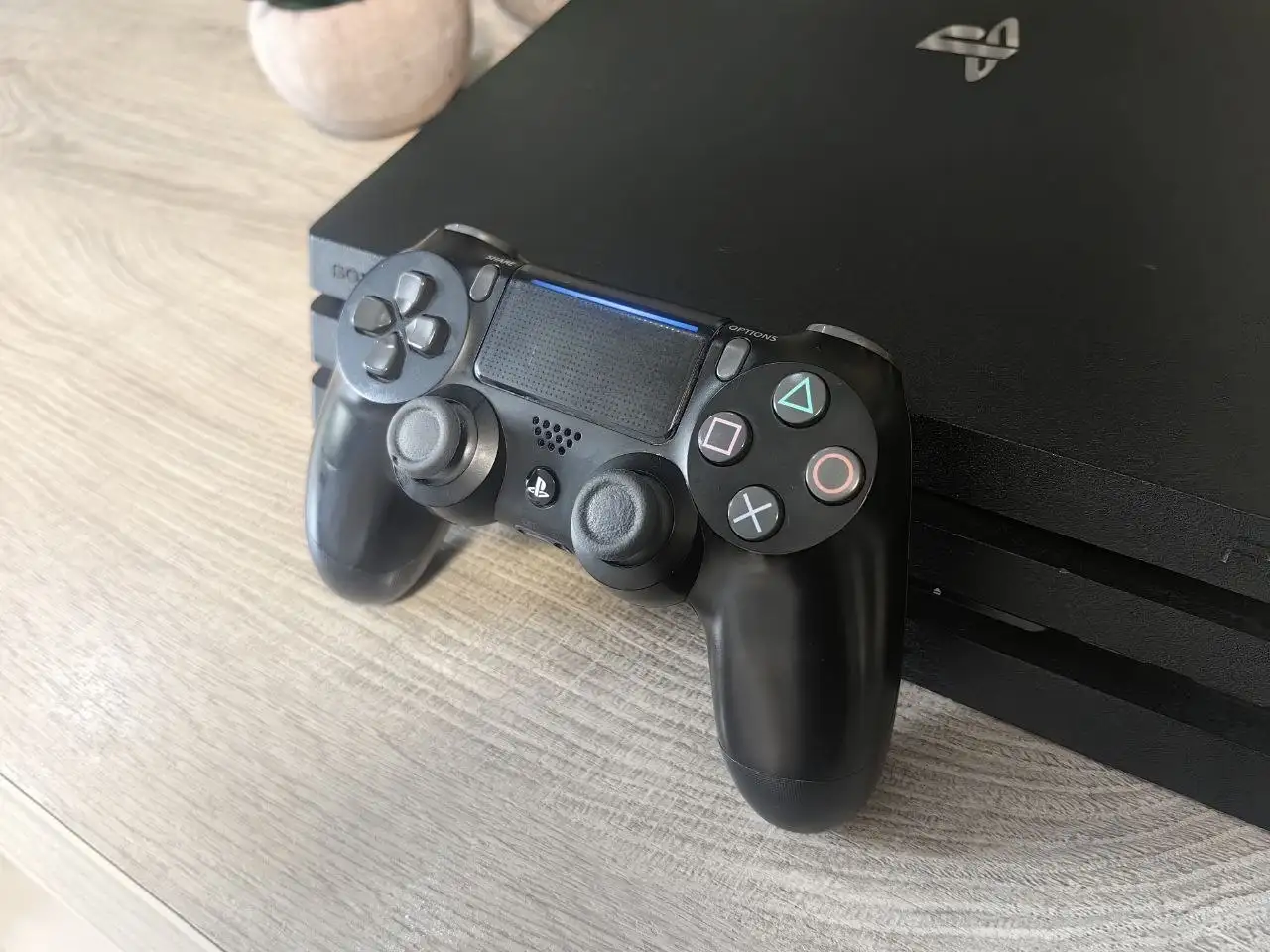 PlayStation 4 PRO - Игровые консоли (Электроника) в Хабаровск