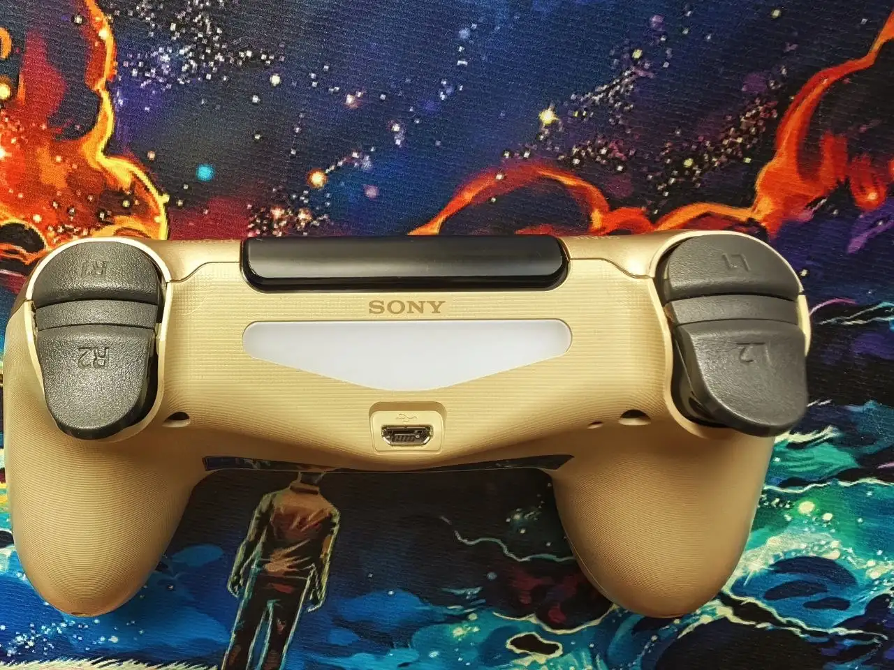 Продам оригинальный Dualshock 4 v2 Gold в Хабаровске - Геймерские товары (Электроника) в Хабаровск