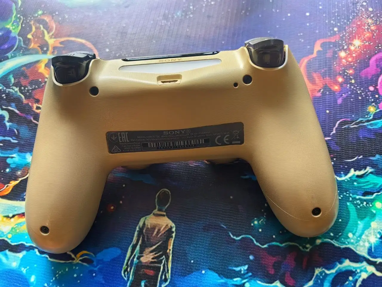 Продам оригинальный Dualshock 4 v2 Gold в Хабаровске - Геймерские товары (Электроника) в Хабаровск