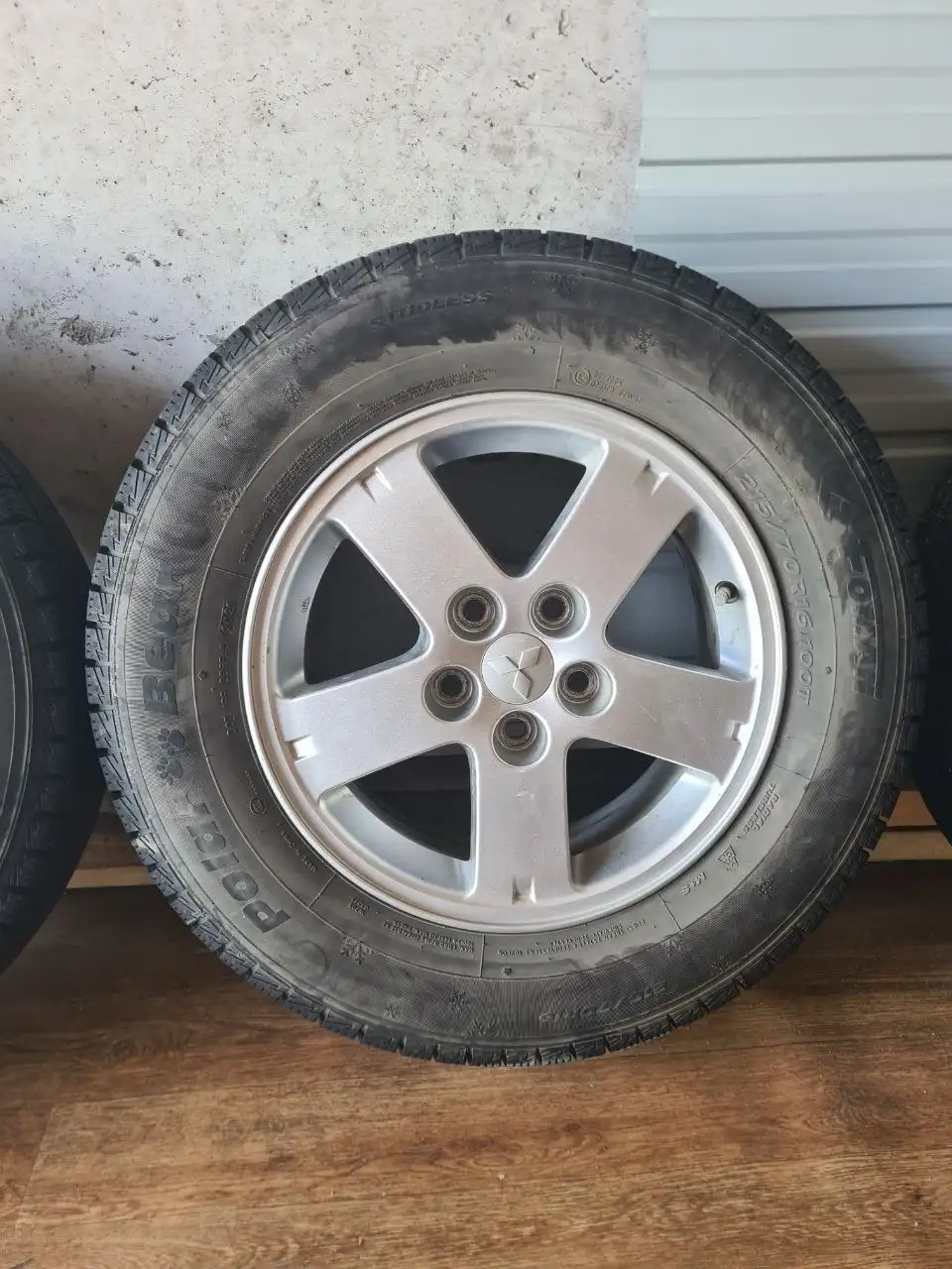 Продам комплект шин - Автошины (Авто) в Хабаровск