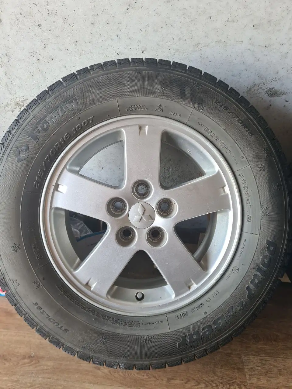 Продам комплект шин - Автошины (Авто) в Хабаровск