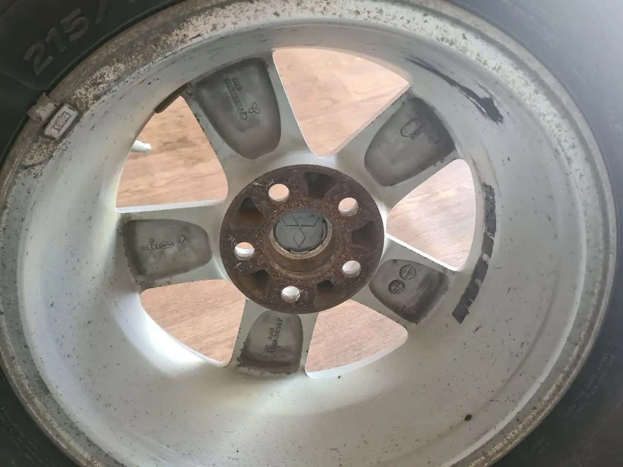 Продам комплект шин - Автошины (Авто) в Хабаровск