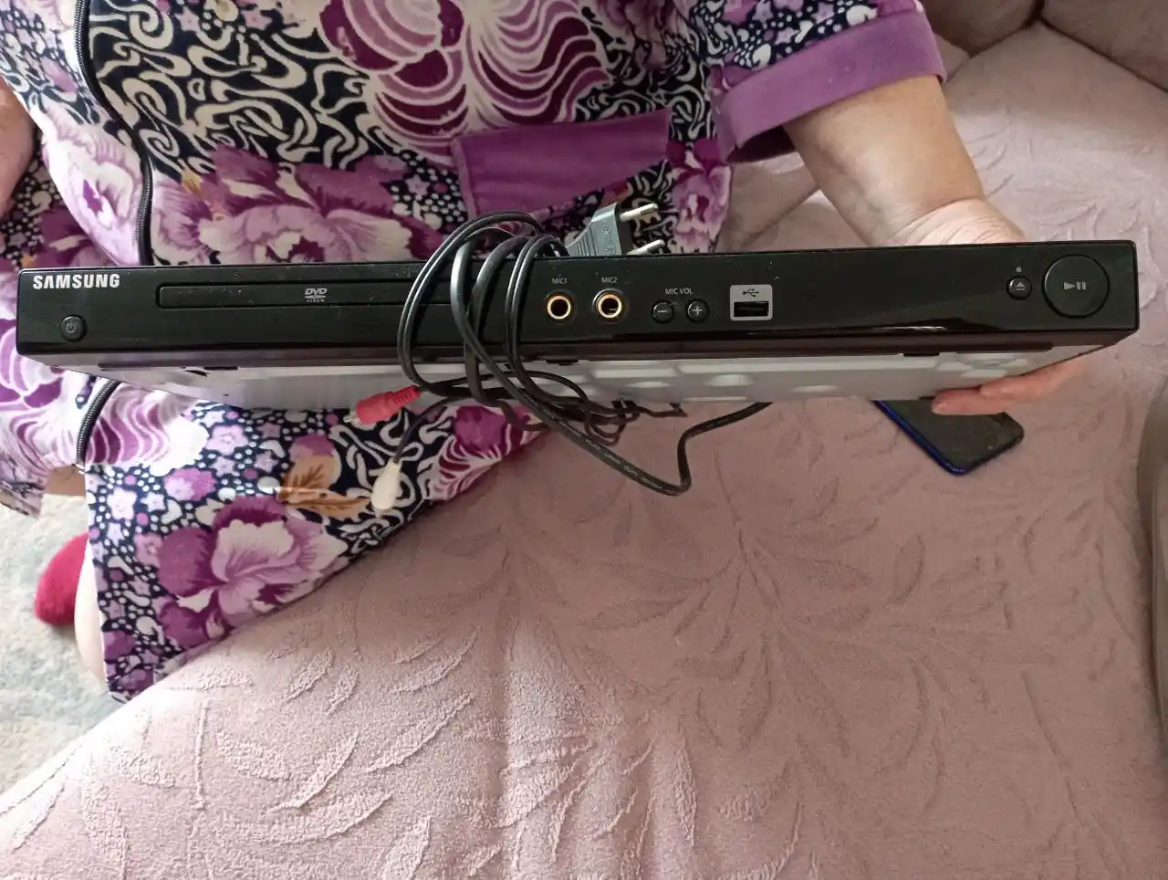Продам DVD проигрыватель Samsung