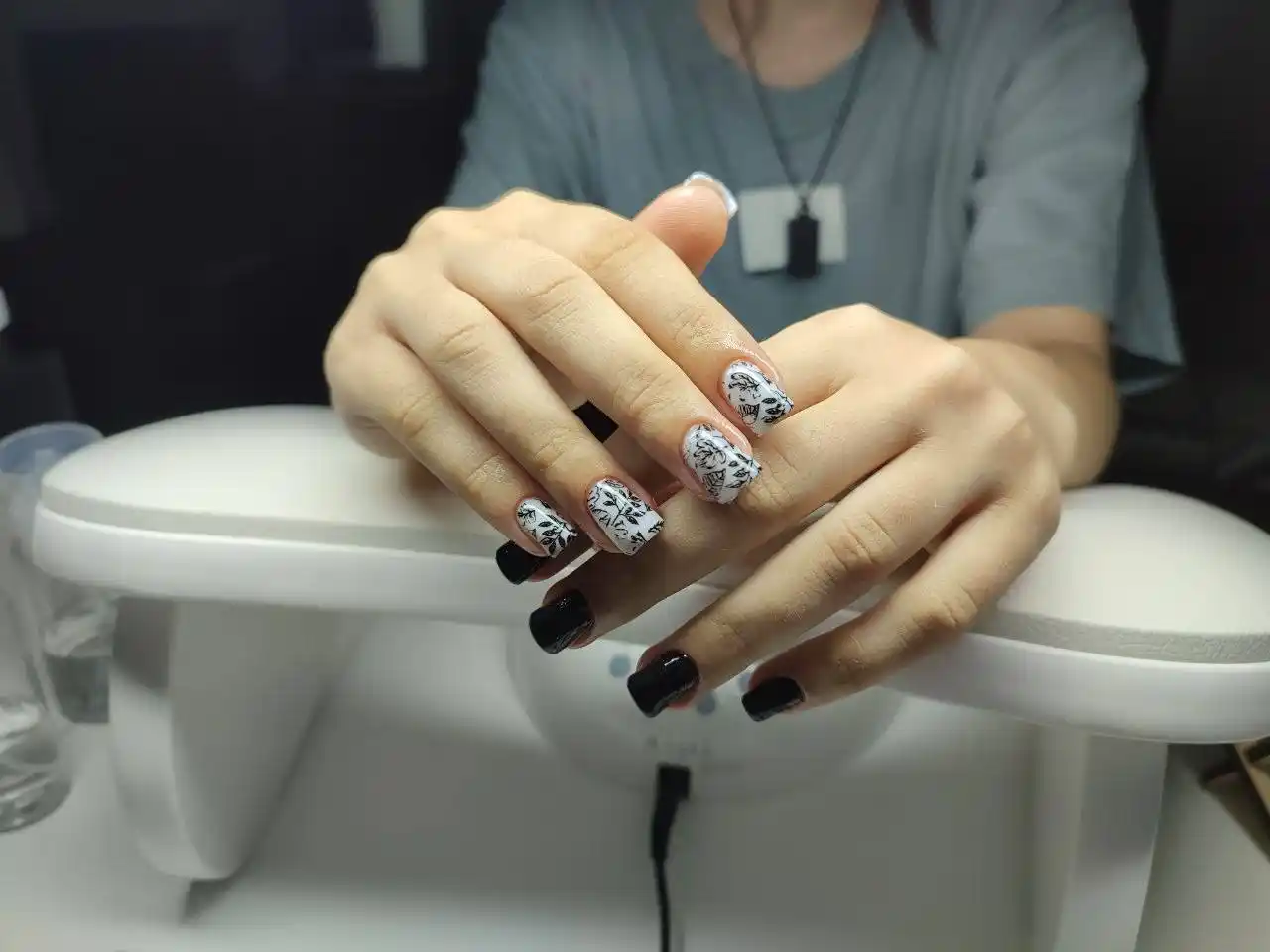 Начинающий мастер маникюра