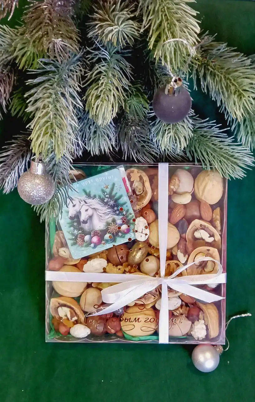 Новогодние композиции из ягод, фруктов и цветов