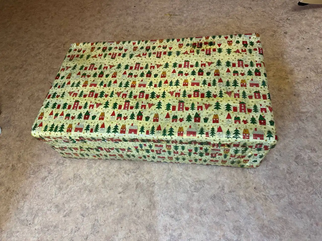 Декоративный чемодан