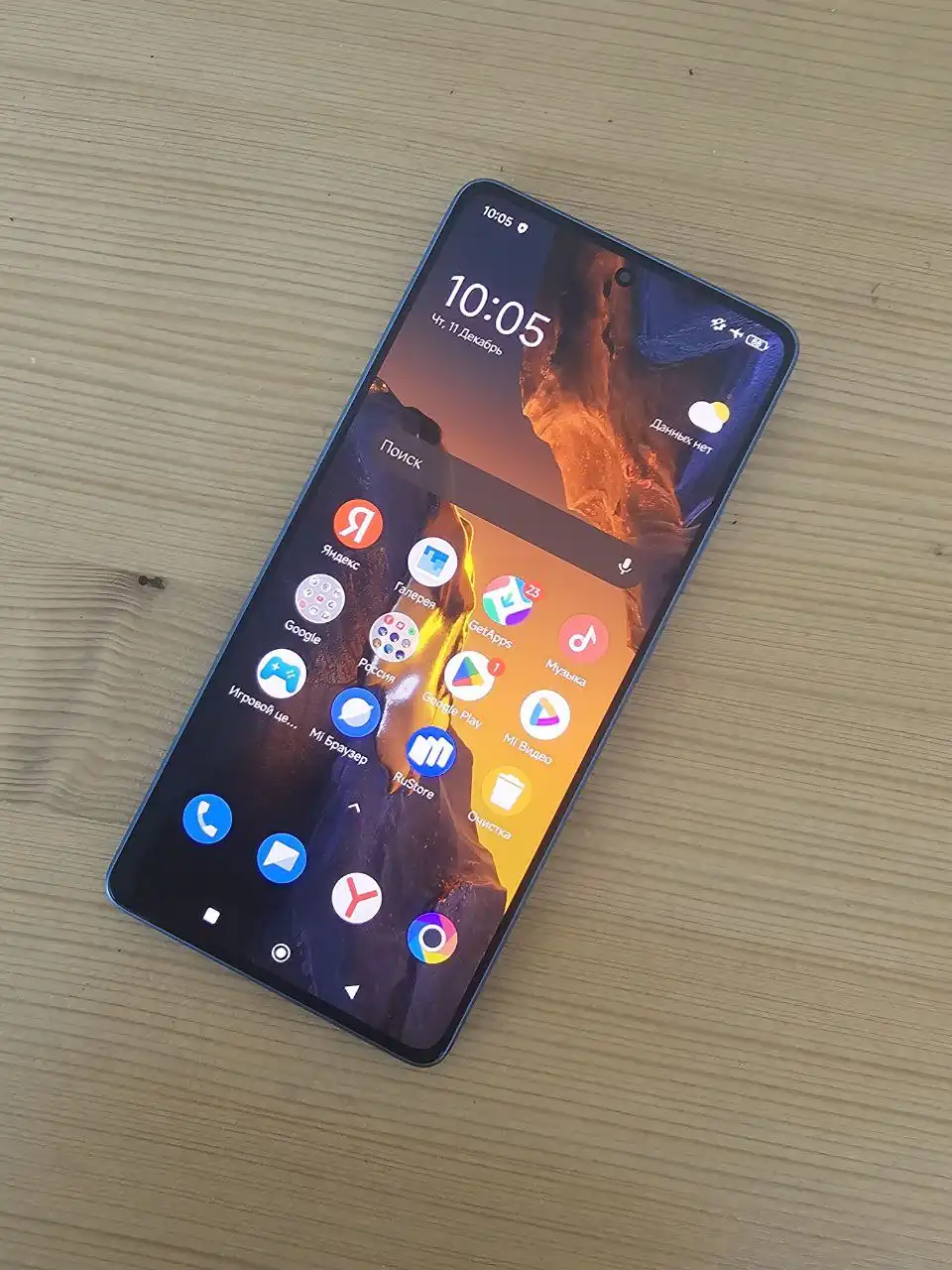 Продам Poco F5 12+256 с коробкой