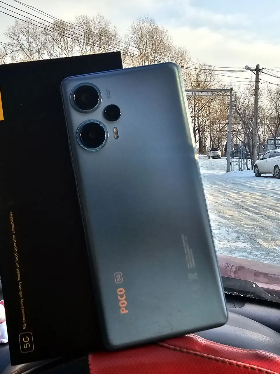 Продам Poco F5 12+256 с коробкой