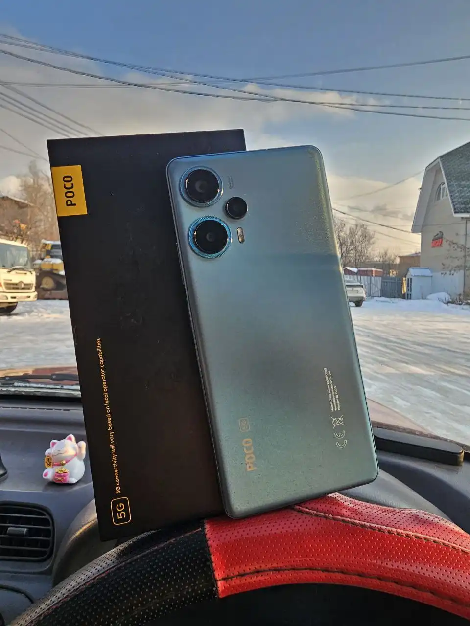 Продам Poco F5 12+256 с коробкой