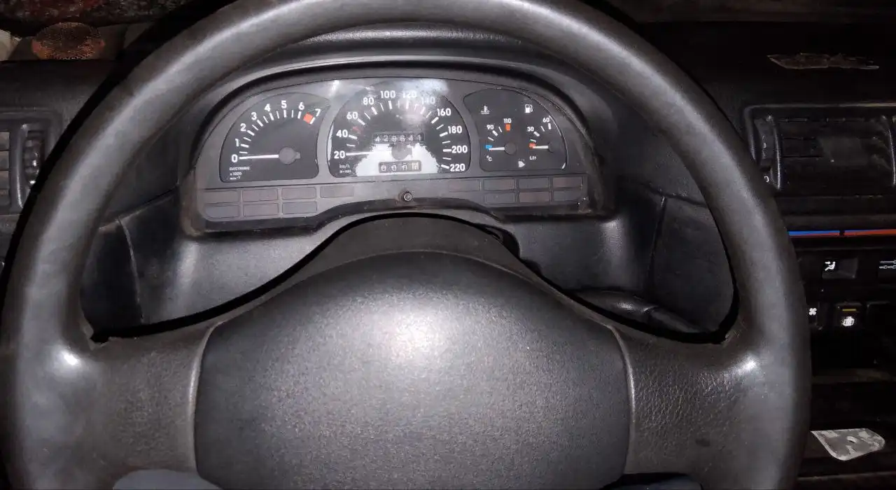 Продажа автомобиля Opel Vectra A 1990 года выпуска