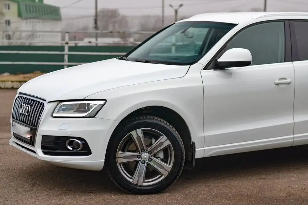 Audi Q5 2009 года с полным приводом и кожаным салоном