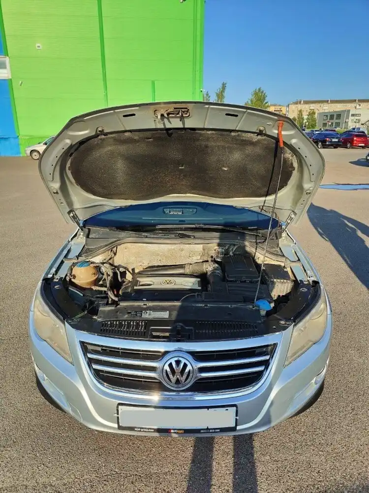 Volkswagen Tiguan 2010, полный привод, АКПП