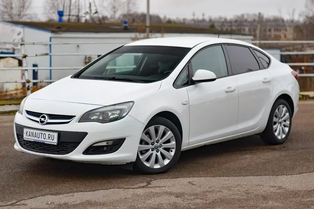 Opel Astra J 2013 года в Канаше