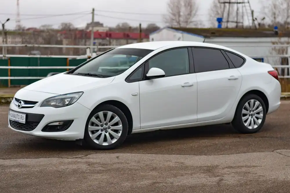 Opel Astra J 2013 года в Канаше