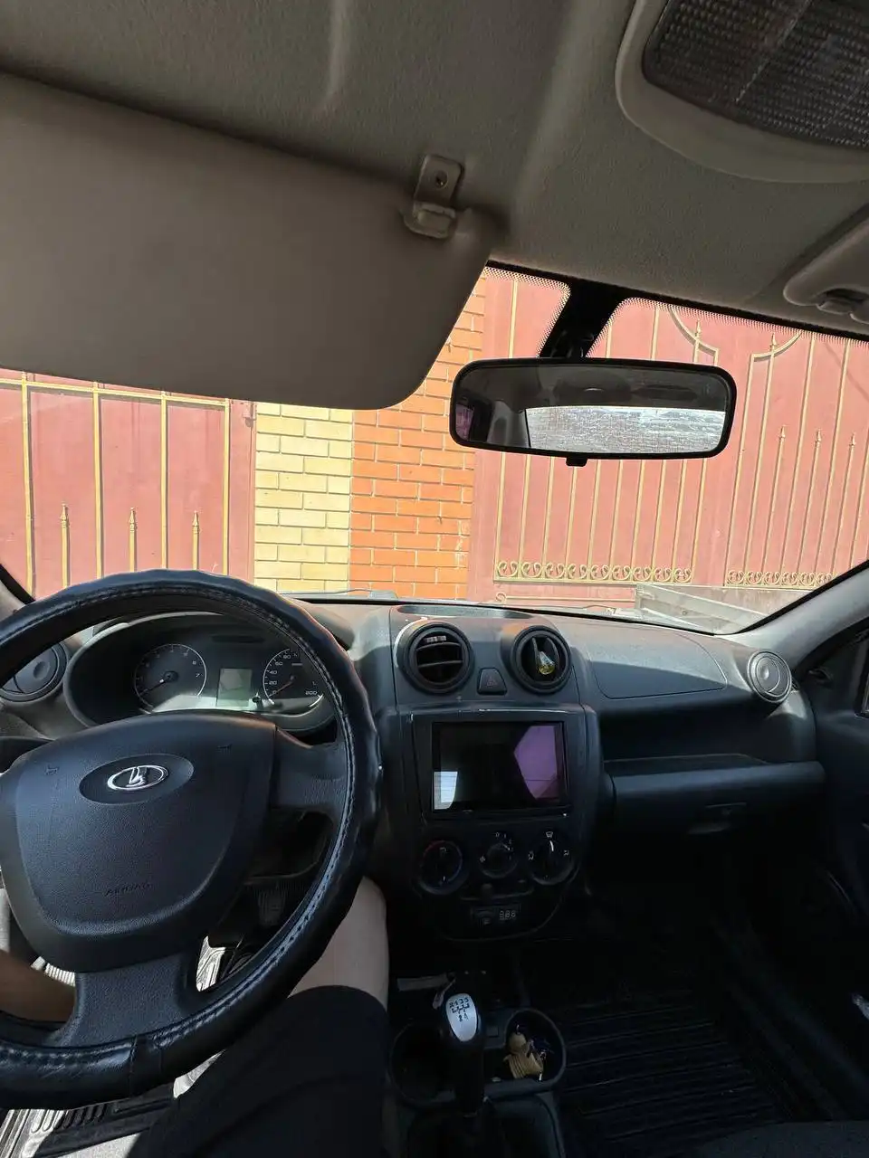 Автомобиль 2012 года с незначительными кузовными работами