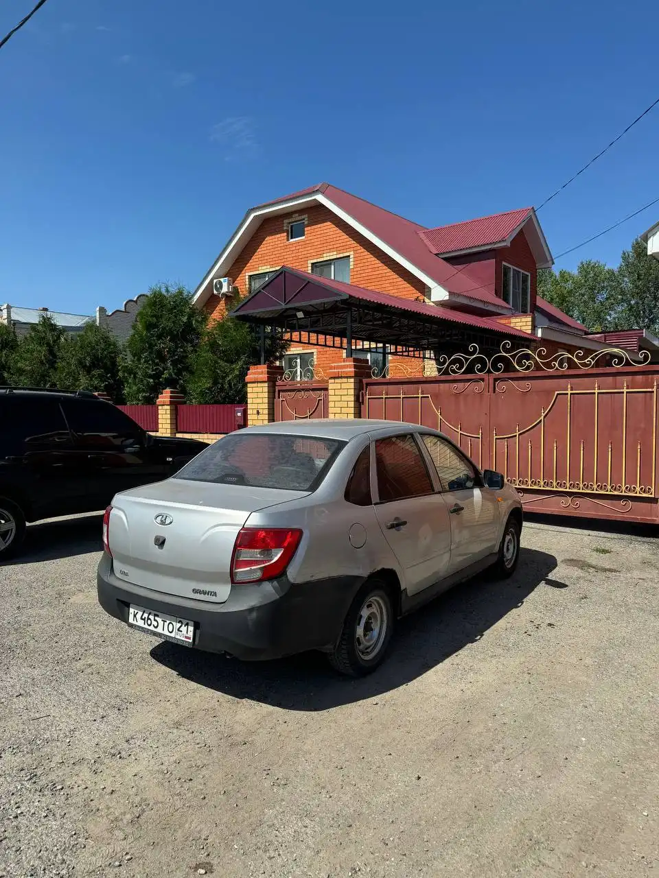 Автомобиль 2012 года с незначительными кузовными работами