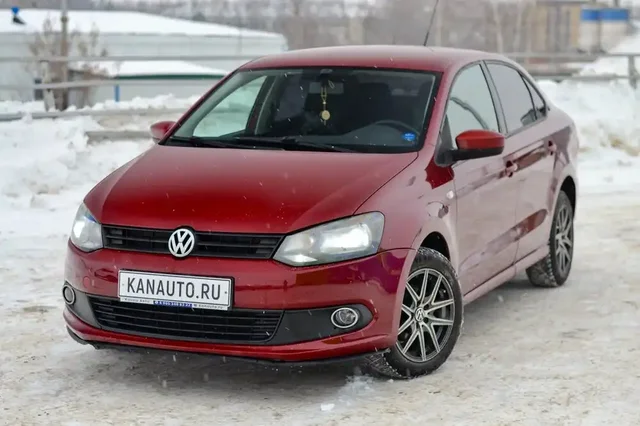 Volkswagen Polo 2011 года в отличном состоянии - Грузовые автомобили в Канаш