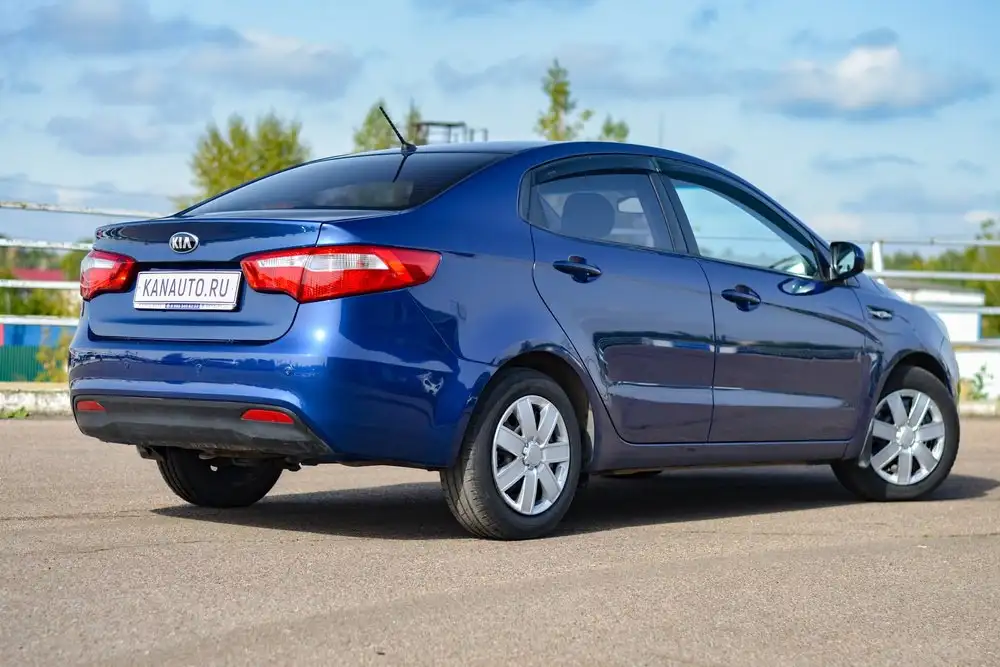 Продается Kia Rio 2015 года с автоматом и полным оснащением - Легковые автомобили (Авто) в Канаш