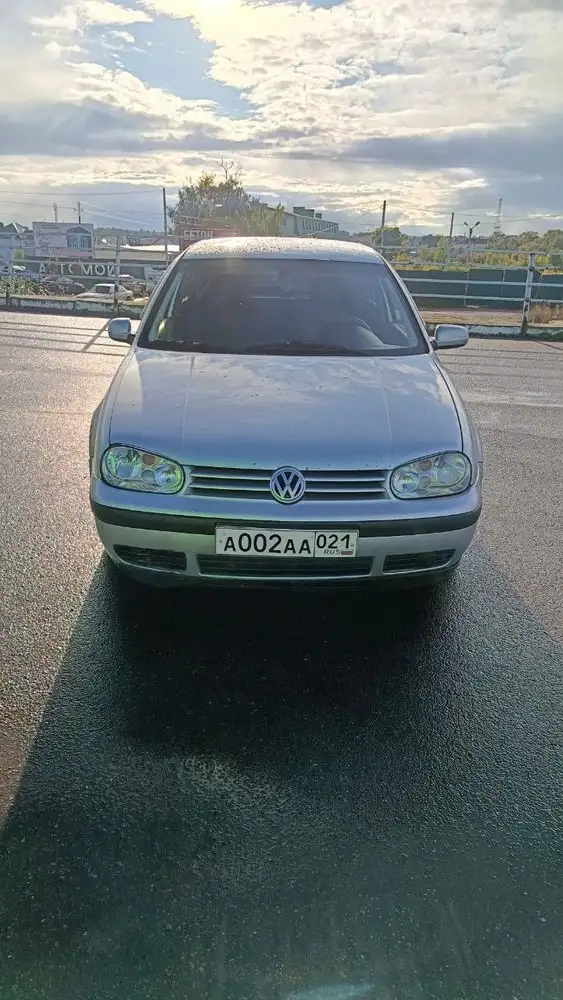 Volkswagen Golf 2002 года - Легковые автомобили (Авто) в Канаш