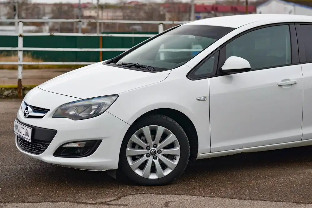 Opel Astra J 2013 года в Канаше - Легковые автомобили (Авто) в Канаш