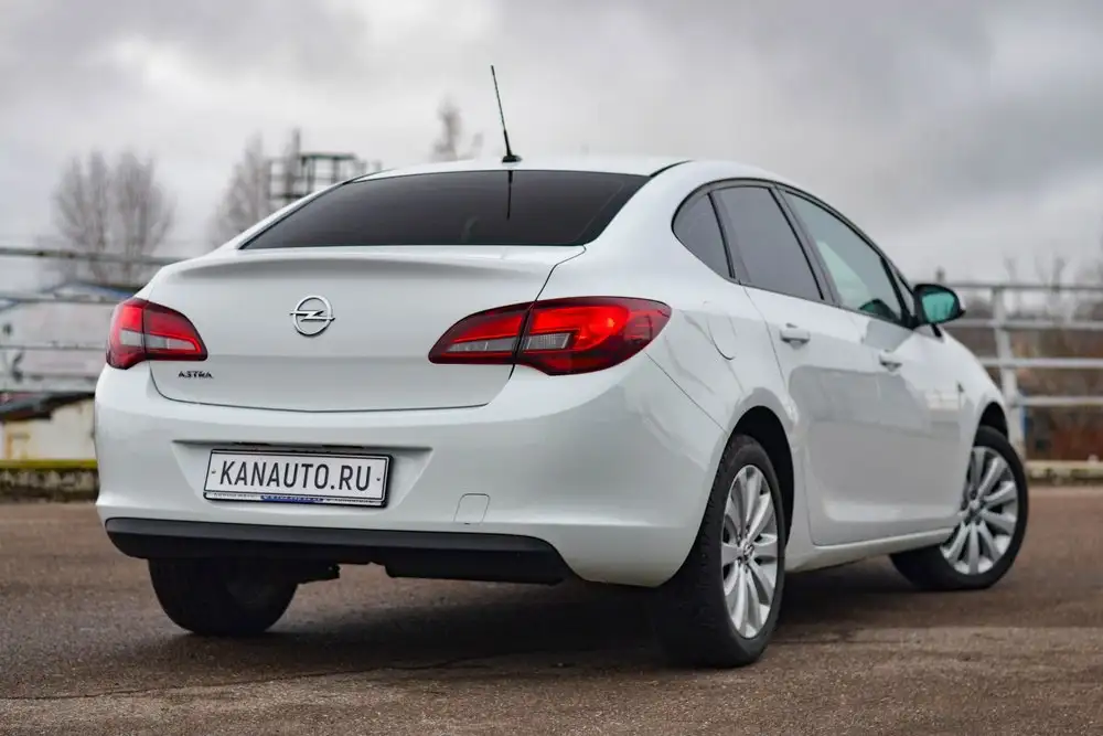 Opel Astra J 2013 года в Канаше - Легковые автомобили (Авто) в Канаш