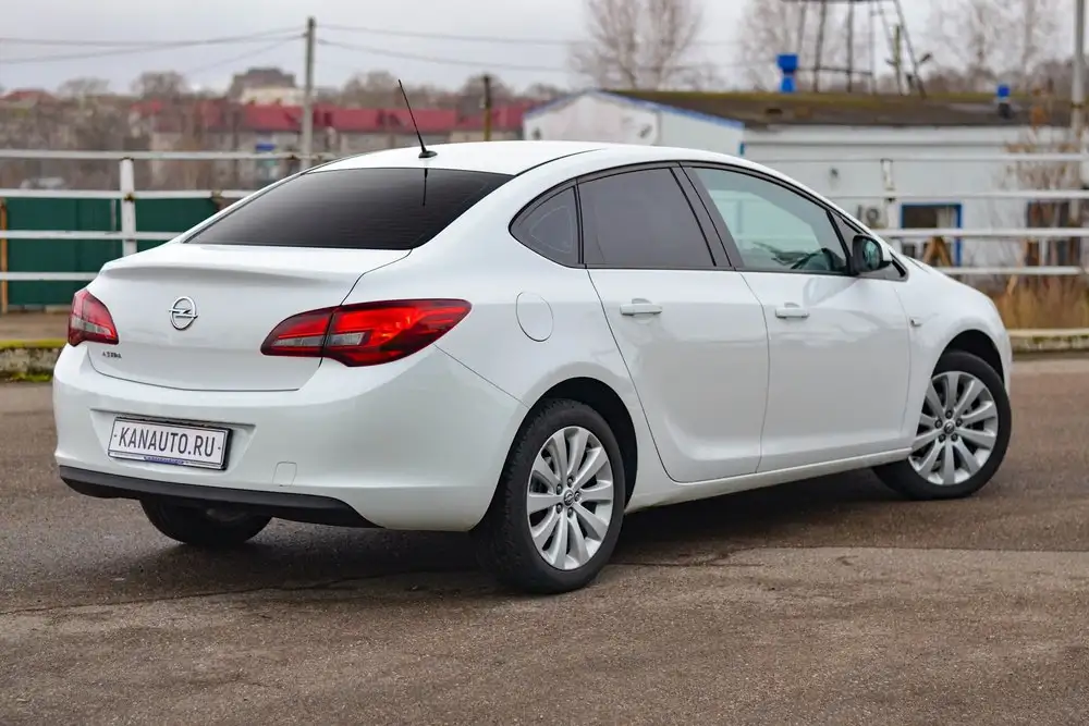 Opel Astra J 2013 года в Канаше - Легковые автомобили (Авто) в Канаш