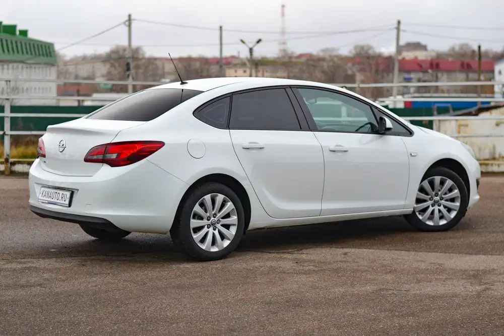 Opel Astra J 2013 года в Канаше - Легковые автомобили (Авто) в Канаш