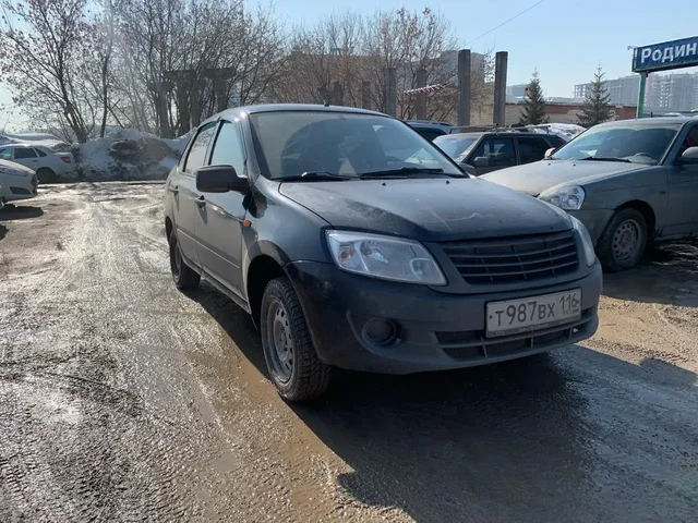 Lada Granta седан черная 2013 года - Легковые автомобили в Казань