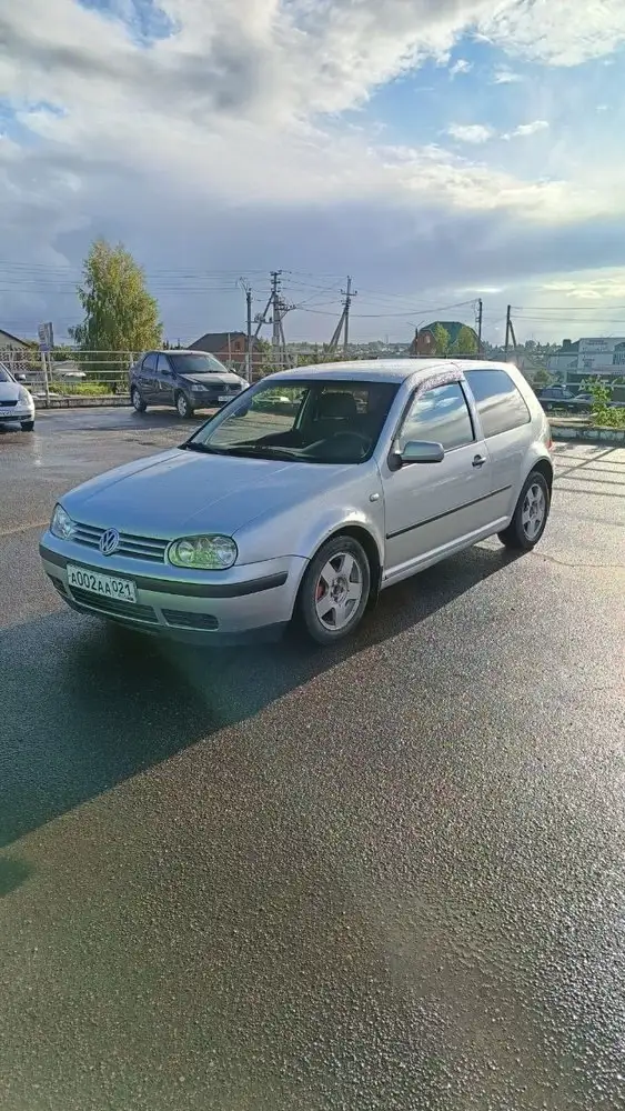 Volkswagen Golf 2002 года в Канаше - Легковые автомобили (Авто) в Канаш