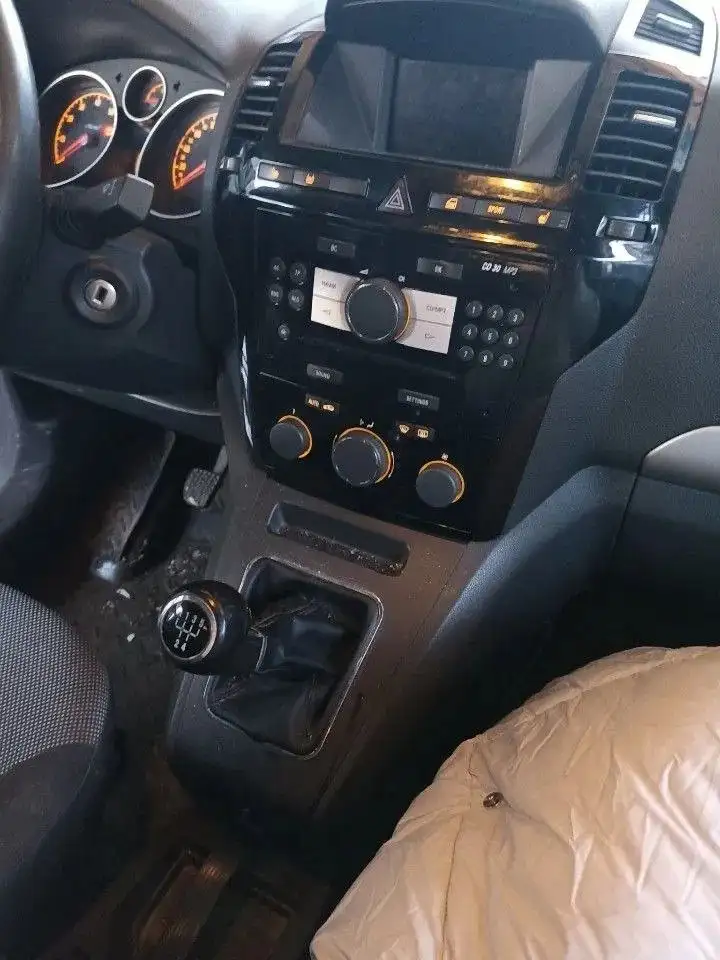 Opel Zafira B 2011 года, 1.8 MT, бензин, 400 тыс. км - Авто в Тула