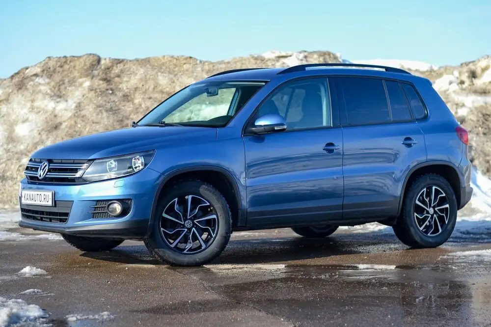 Volkswagen Tiguan 2010 - Легковые автомобили (Авто) в Канаш