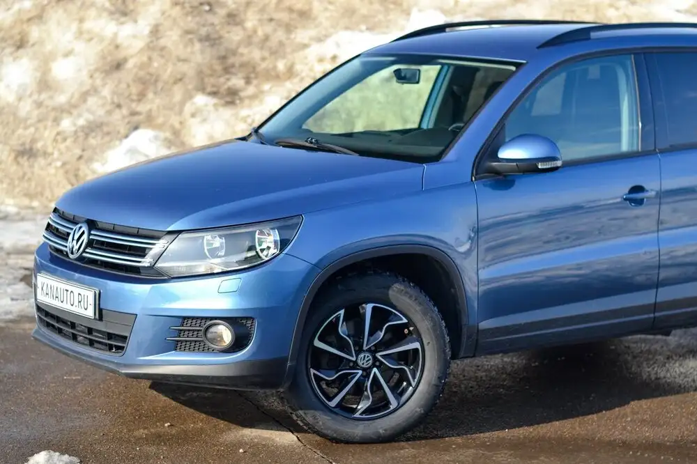 Volkswagen Tiguan 2010 - Легковые автомобили (Авто) в Канаш