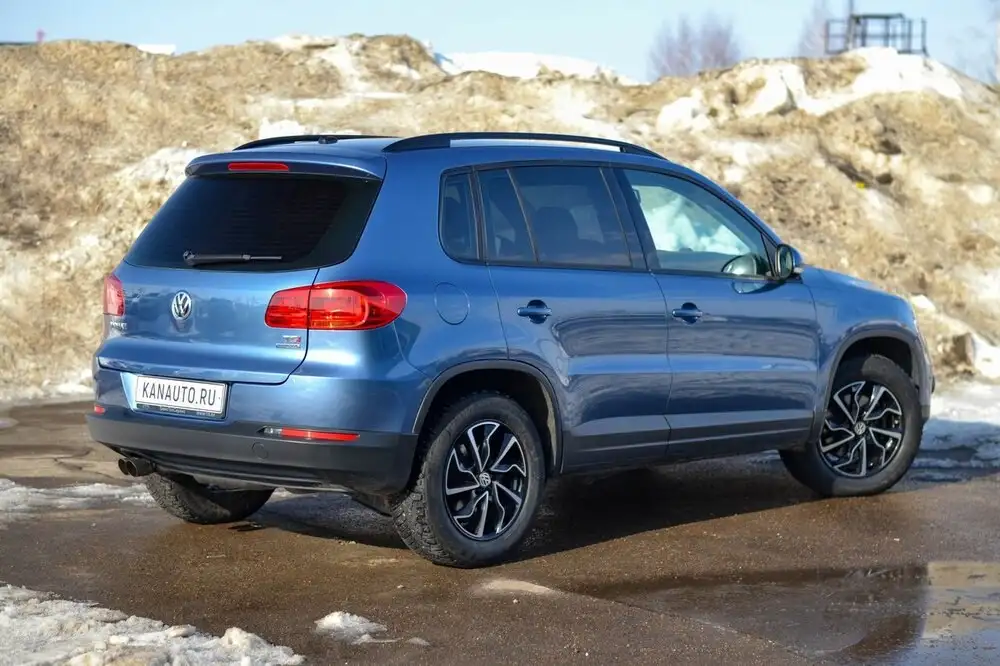 Volkswagen Tiguan 2010 - Легковые автомобили (Авто) в Канаш