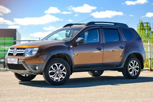 Renault Duster 2013 года в кредит или за наличные - Volkswagen Polo в Канаш