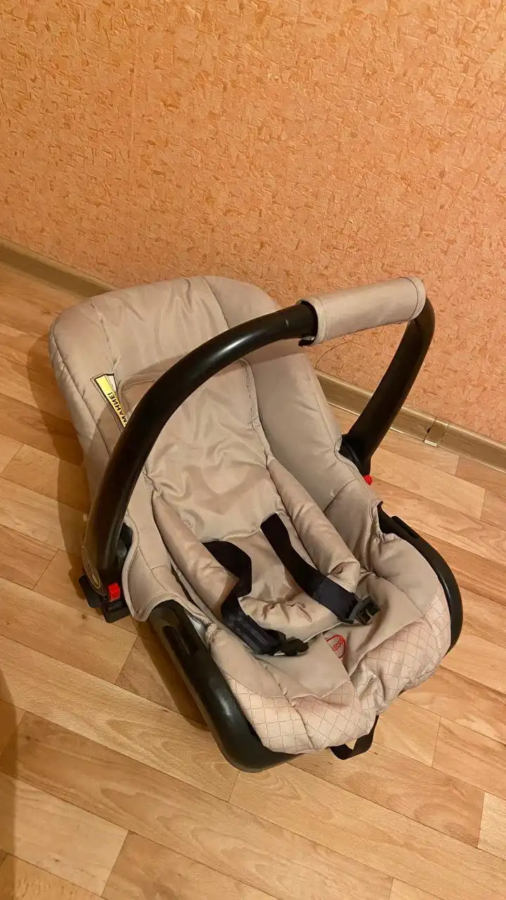 Продам коляску 3в1