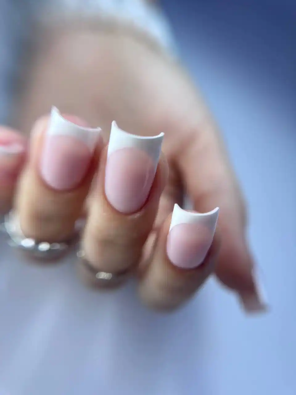 Маникюр и педикюр до полуночи в НогтепилЪне