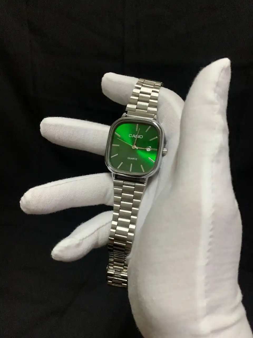 Кварцевые металлические часы