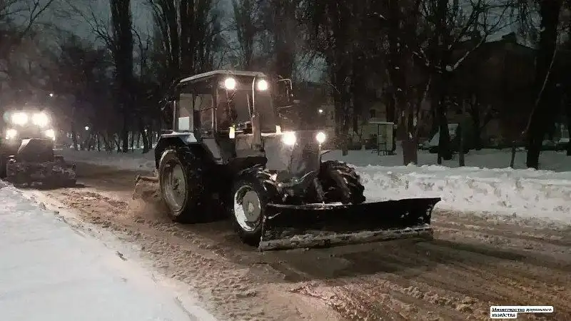 Расчистка дорог от снега в Саратовской области