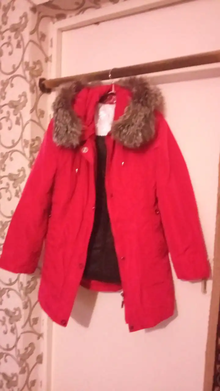 Продам зимнюю женскую куртку 48 размера - Верхняя одежда (Одежда) в Саратов