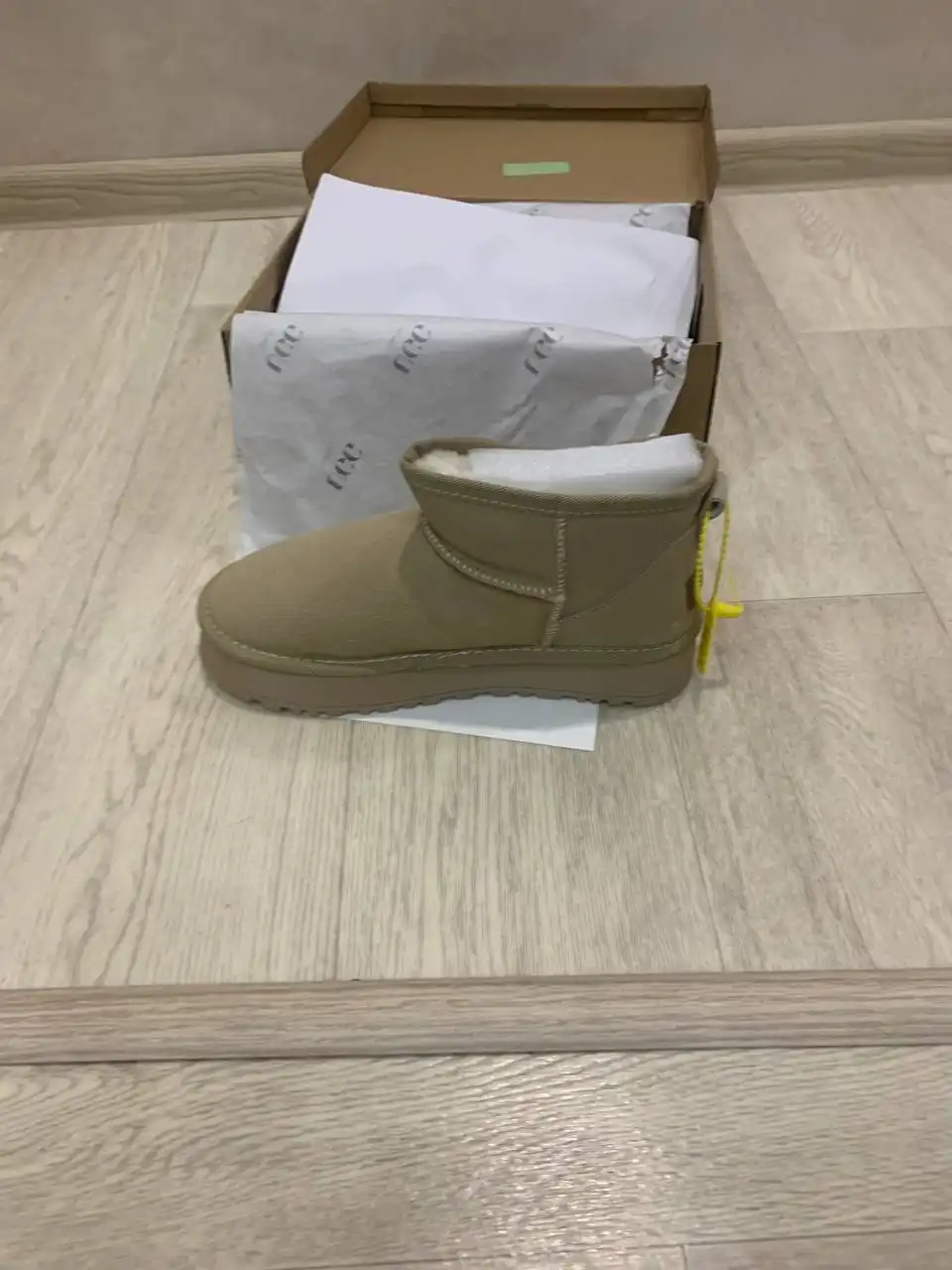 Маломерят на размер, в наличии 39-40 размеры - Обувь (Одежда) в Саратов