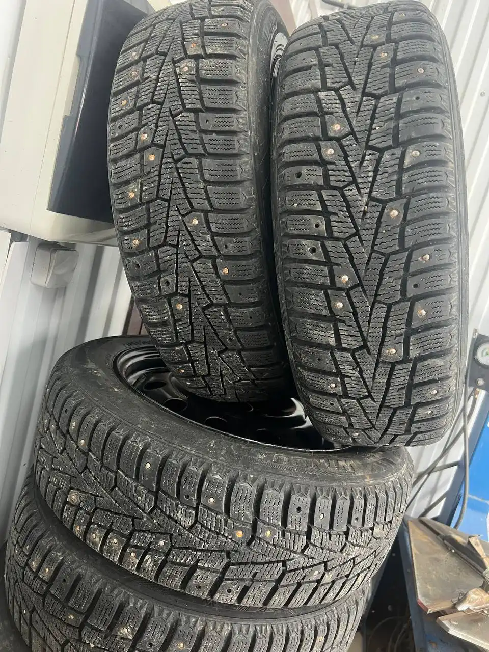 Продажа зимних колес R15 185/60 в сборе - Шины и диски (Авто) в Саратов